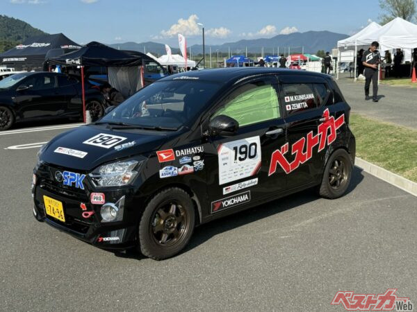 若い頃の西城秀樹さんに似ているというゼミッタくんがコドラに。「傷だらけのイース」になってしまったが……