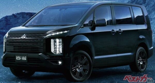 現行デリカD:5。写真は2024年11月に発売となった特別仕様車「BLACK Edition」