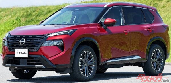 Новый Nissan X-Trail 2025: стиль, технологии и борьба за лидерство среди SUV