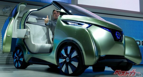 東京モーターショー2011に出展された「PIVO3」。スマホ操作でクルマが自動で迎えに来てくれたり、降車後には自動で駐車場に移動するという、「未来のカーライフ」を見せてくれた