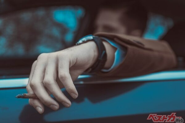 かつて喫煙者にとっては雨の日の味方だったサイドバイザー（ Алексей Доненко@Adobe Stock）