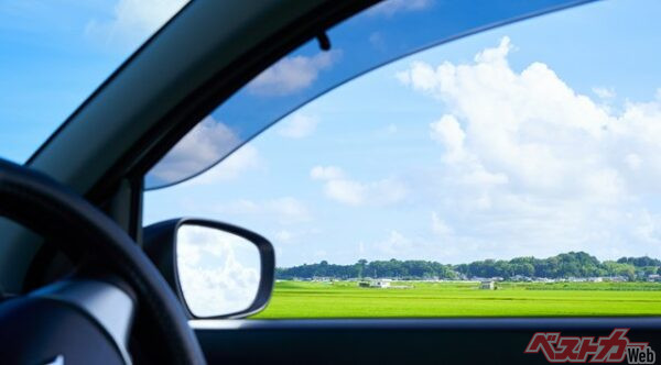 クルマの窓際についてるバイザーってなんのためについているの？　サイドバイザーの意外な役割！