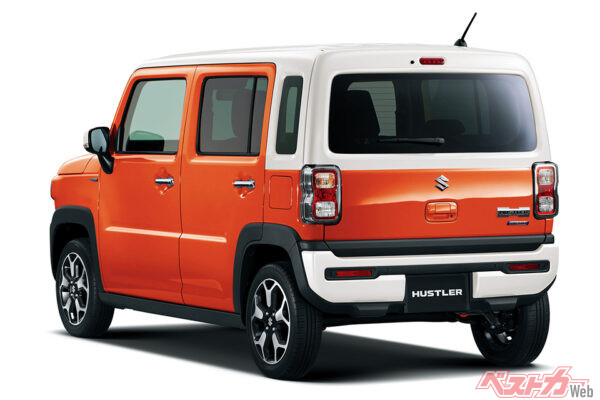 戦いの舞台は「日本の」市街地。ただでさえ狭い道路に、路駐でゴチャつく状況ではやはり軽が強い