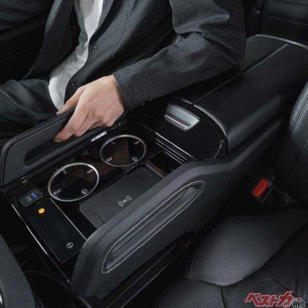 「オデュッセウス」か「オデュッセイヤ」か!?　どちらを選ぶ!?　ホンダ オデッセイ用LEDコンソールボックス！