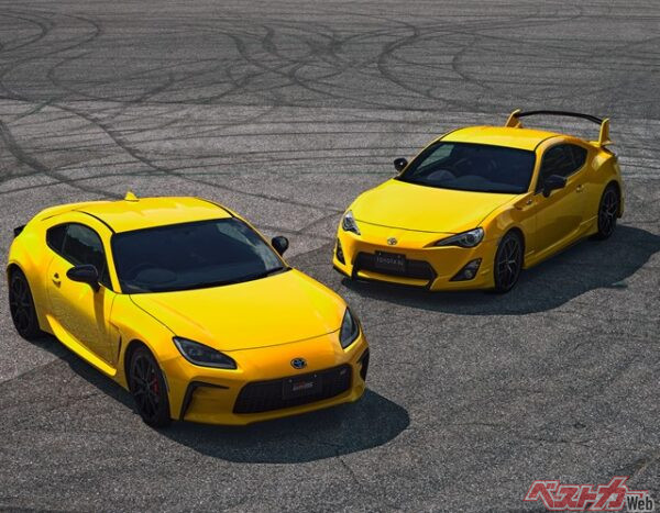 左側はGR86 特別仕様車RZ “Yellow Limited”、右側にいるのはなつかしの86 特別仕様車GT “Yellow Limited”