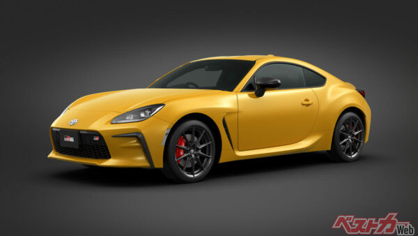 メーカーオプションだったブレンボがしっかりと装備。ブレンボの赤は車体の黄色が映える