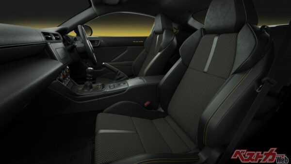「FUJI 86/BRZ STYLE 2025 with 頭文字D」なら、イエローステッチが施され豪華内装も直に見れちゃう!?