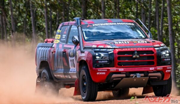 展示される予定のトライトン ラリーカー。このほかにも、パジェロやランサーエボリューションIIIの展示もあるってんだからアツイ！