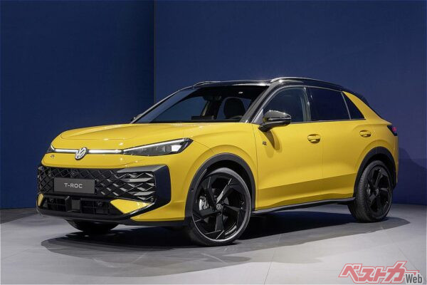 新型T-ROC。Rラインエクステリアのオプション装着車だと思われる
