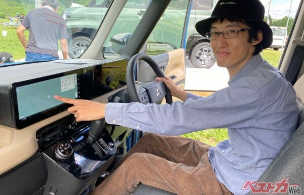 インパネデザインやナビ画面に「近未来感を感じますね」と松尾さん