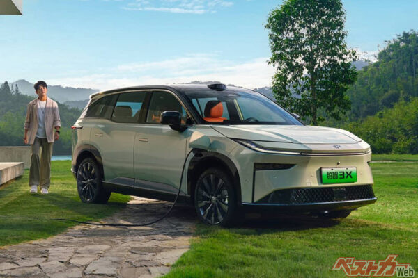 広汽トヨタが発売したbZ3X。中国製部品の活用で225万円という低価格を実現した