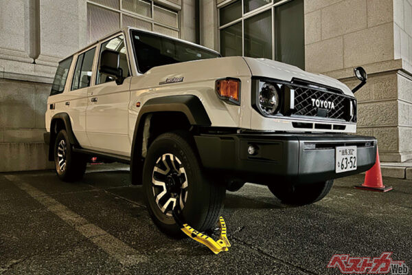 取材用にお借りするトヨタの広報車には、ランクルに限りこのような盗難対策を搭載