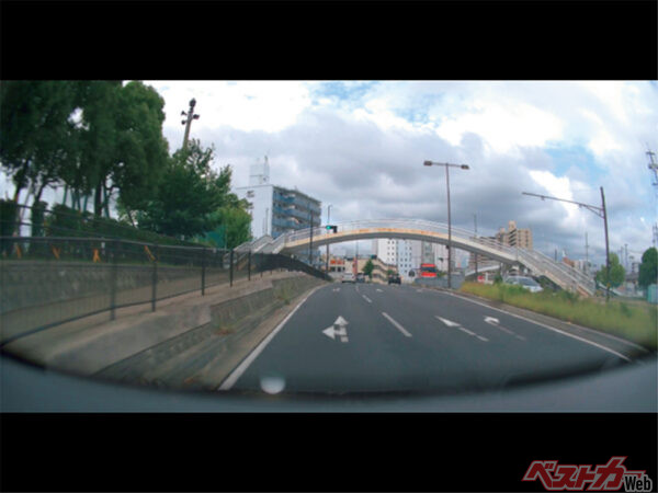 ドライブレコーダー（前方）＋バックガイドモニター（簡易録画機能付）前方映像イメージ（2025年5月 一部改良時の公式画像より）