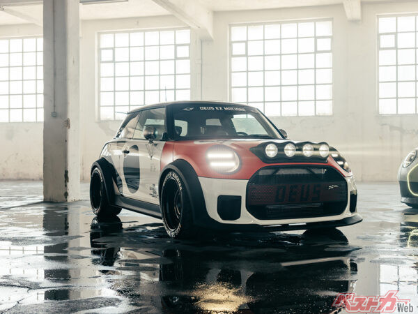 MINIらしいレーシーさとおしゃれな雰囲気が融合する