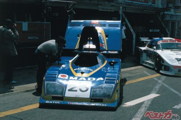 フロントにメインスポンサーAMADAのロゴが輝く