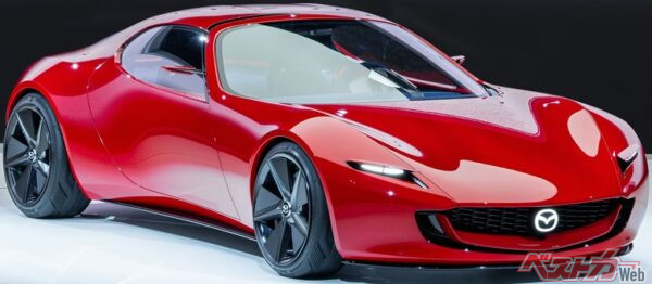 2023年のジャパンモビリティショーで世界初公開となったコンセプトカー「アイコニックSP」。あのときのサプライズを超えることができるのか、今回もマツダのステージに注目だ!!