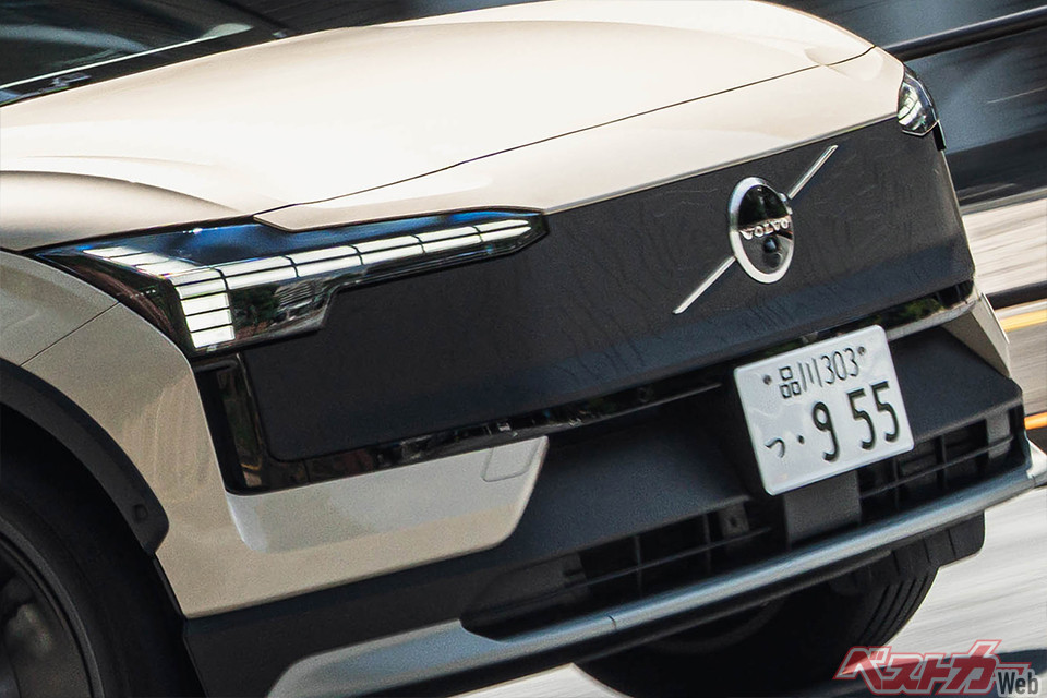 日本にちょうどいい“シャコアゲ”仕様!! ボルボ EX30クロスカントリーで