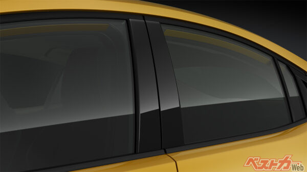 センターピラーガーニッシュ（艶ありブラック／2025年7月 一部改良・特別仕様車設定時の公式画像より）