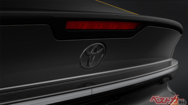 トヨタマーク（ブラック/リヤ／2025年7月 一部改良・特別仕様車設定時の公式画像より）