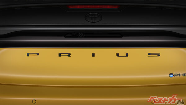 バックドアエンブレムPRIUS（ブラック／2025年7月 一部改良・特別仕様車設定時の公式画像より）