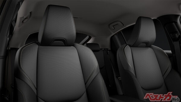 運転席6ウェイマニュアル＆助手席4ウェイマニュアルスポーティシート（標準装備）、シート表皮（上級ファブリック）、シートストライプ（ブラック／2025年7月 一部改良・特別仕様車設定時の公式画像より）