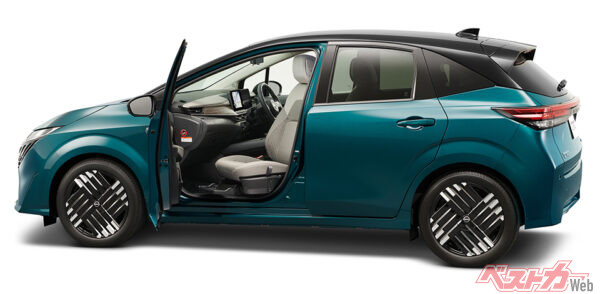 日産 ノート オーラ 助手席回転シート（2025年8月 一部仕様向上実施時の公式画像より）