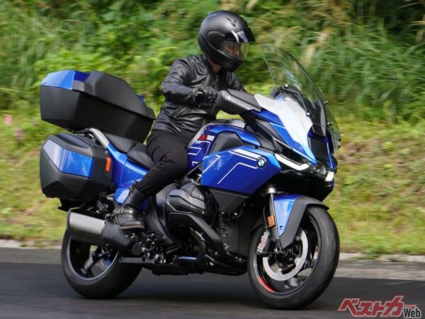 BMW新型「R 1300 RT」試乗！ 二輪の新たな可能性を感じる“究極の快適性”に感動【元バイク販売店営業インプレ】