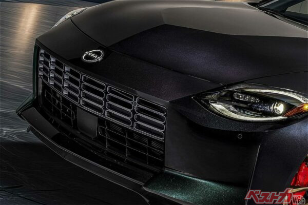 超希少 激レア:フェアレディ:エンジンなど精密に再現:全長約18cm hqdefault.jpg