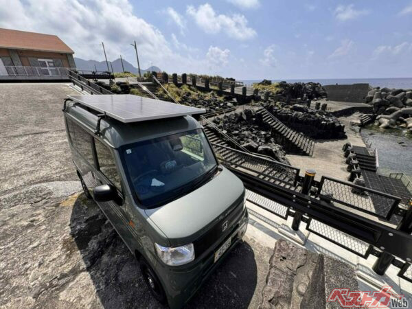 パネルを載せたことでおもわぬ日陰ができて夏にはうれしい!!