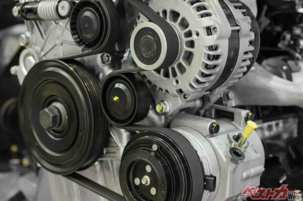 補器ベルトから異音がしていないか、亀裂や傷が入っていないかチェックしよう