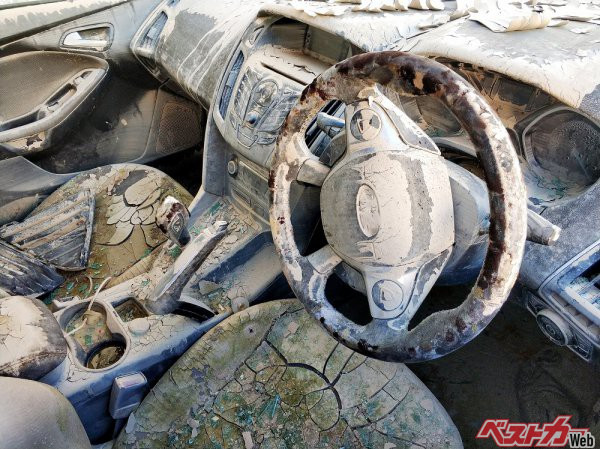 冠水したら廃車にするしかない？（Alex Tihonov＠Adobe Stock）