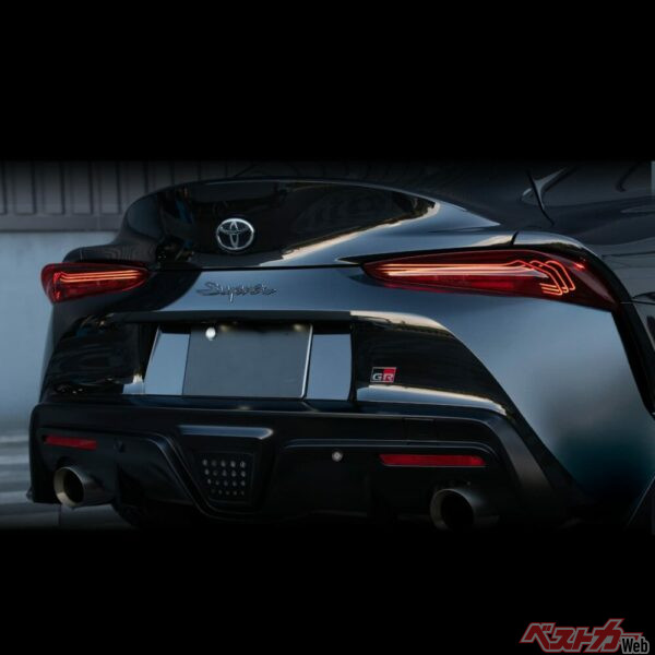 スープラのリアをさらに表情付ける!!　光が流れていく未来的LEDが日本上陸！