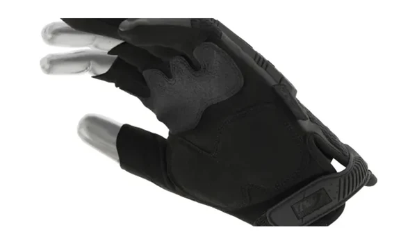 親指、人差し指、中指が自由に動かせるデザイン