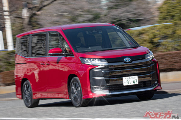 トヨタ ノア／ヴォクシー（267万～396万円）全長4695×全幅1730×全高1895mm、1.8L、直4（98ps/14.5kgm）＋M（95ps）