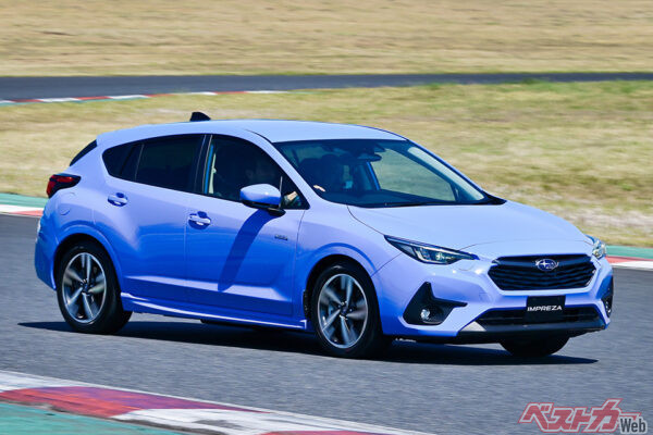 スバル インプレッサ（274万4500～351万4500円）全長4475×全幅1780×全高1515mm、2L、水平対向4（145ps/19.2kgm）＋M（13.6ps）