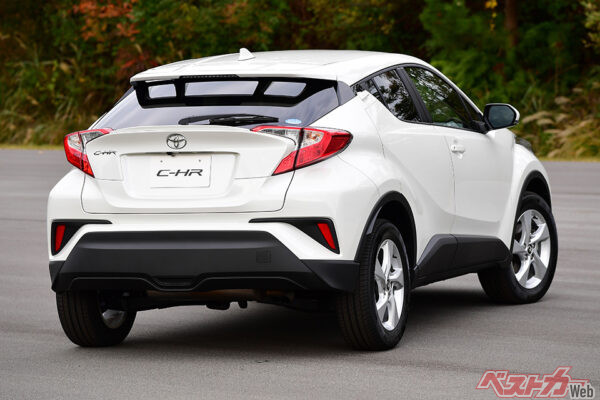 デザインにこだわったC-HRはその代償として後方視界が悪く死角が多数ある