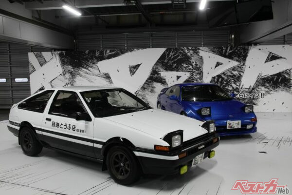 イベントでは、マンガの背景（作品を代表する名シーン！）に実車が置かれるファンにはたまらない展示もあり、来場者からは歓声があがっていた