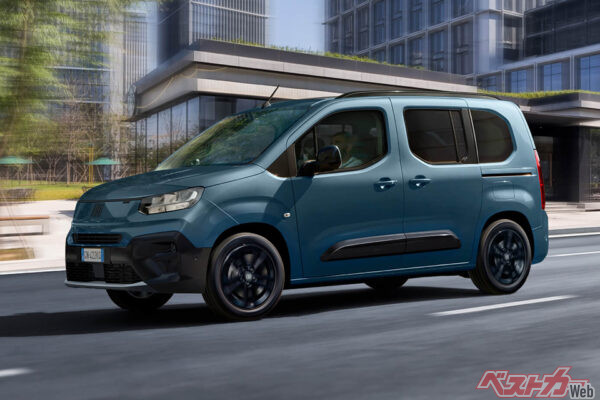 フィアット ドブロ（価格：394万～416万円）。姉妹車としてプジョー リフターとシトロエン ベルランゴがあるが、唯一ドブロのみが400万円を切る仕様が選べる