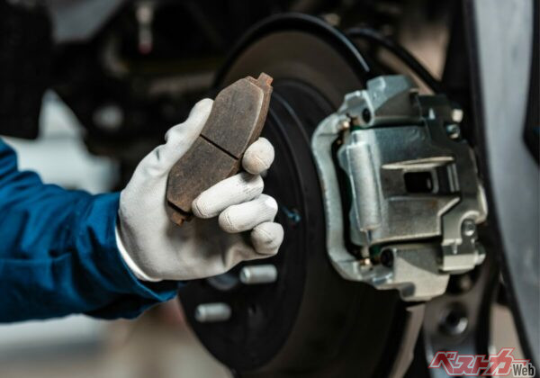 ブレーキからキーキーと音がしたらすぐにパッドを交換したい（LIGHTFIELD STUDIOS＠Adobe Stock)