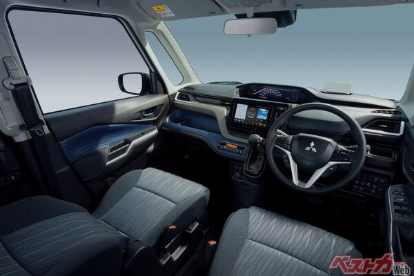 Aピラーの大型補助ウィンドウやセンターメーターなどによって、運転席からの視界が素晴らしく、使いやすい