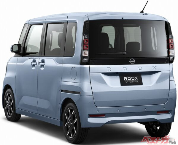 バックドアに刻まれた「ROOX」の文字ロゴもお洒落