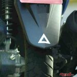 バイクのお尻に付いてる三角のマークってなんなん？　業務用？　警察車両？　気になって眠れん!!