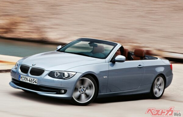 電動ハードトップを備える335iカブリオレがいまや80万円とは……