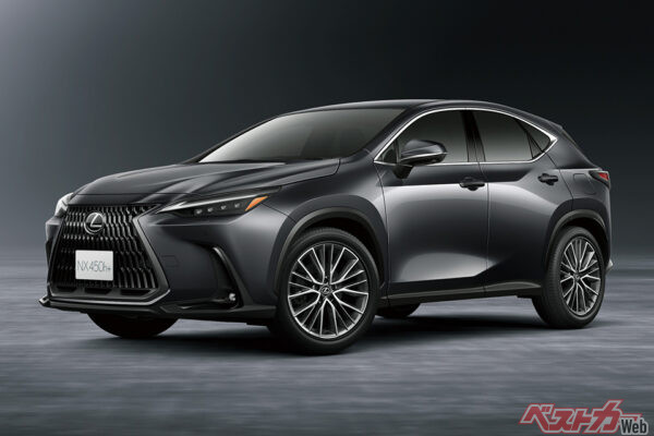 第1位はレクサス NX（1万4942台）。レクサス的には“コンパクト”クロスオーバーSUVという区分けのNXだが、全長は4660mmある