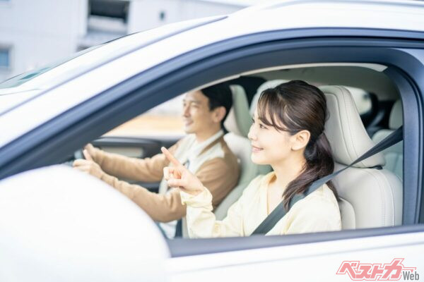 事故に至ってしまった場合、ドライバーは重大な過失を問われることになる。サンシェード以外の対策を!!（PHOTO：Adobe Stock_metamorworks）