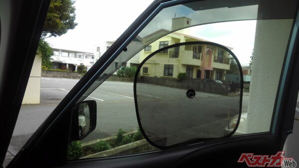 停止中に使用するのは問題ないが、走行を開始する際には必ず取り外そう(PHOTO:写真AC_ゆきZ)