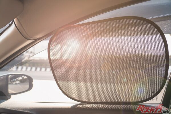 運転席側はもちろん、助手席側であっても、サイドウィンドウは、ドライバーにとって視界確保のために重要(PHOTO:Adobe Stock_oakgt)