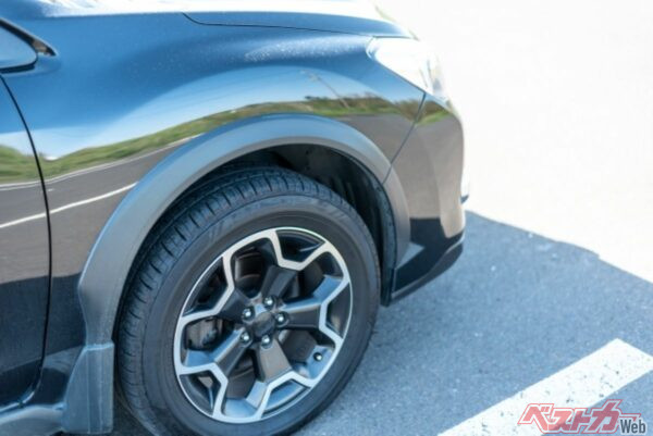 車重が重ければ、その分タイヤの負荷は大きい。近年の値上がりでタイヤ交換のコストも家庭内財政を圧迫させる