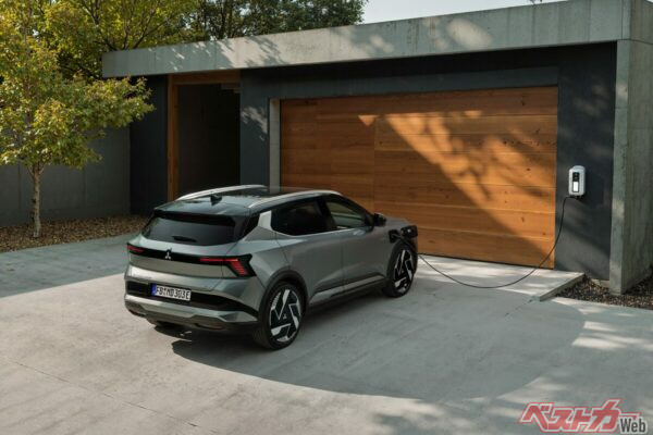 欧州向け新型エクリプス クロスのリアデザインもフロント同様六角形の意匠が用いられている