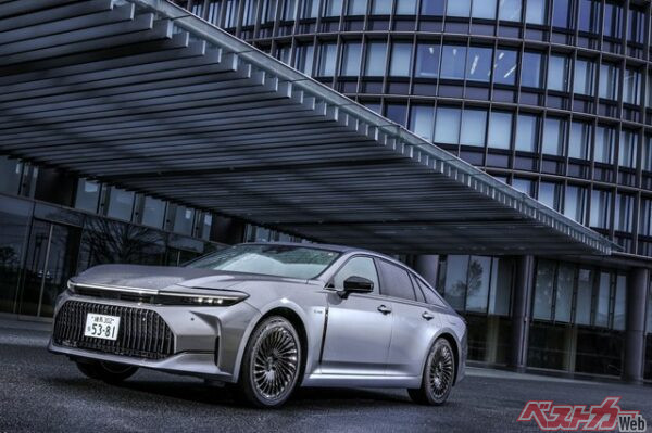 クラウンは2025年で誕生70周年。16代目から水素で走るクラウンも登場した